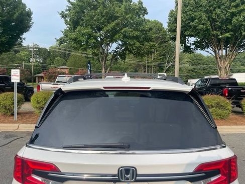Used 2023 Honda Odyssey Elite image 3