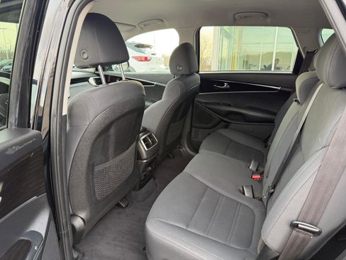 Used 2020 Kia Sorento LX image 16