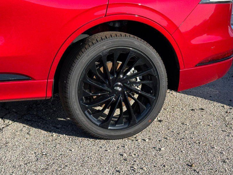 Used 2025 Lincoln Aviator Reserve w/ Equipment Group 201A AWD/4WD image 9