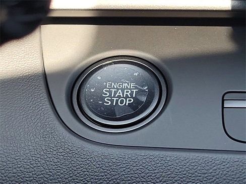 New 2025 Hyundai Elantra SEL image 9