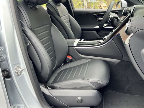 Used 2026 Mercedes-Benz GLC 300 4MATIC image 32