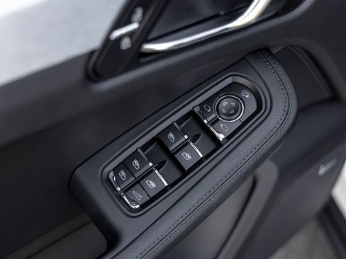 Certified 2026 Porsche Macan AWD/4WD image 23