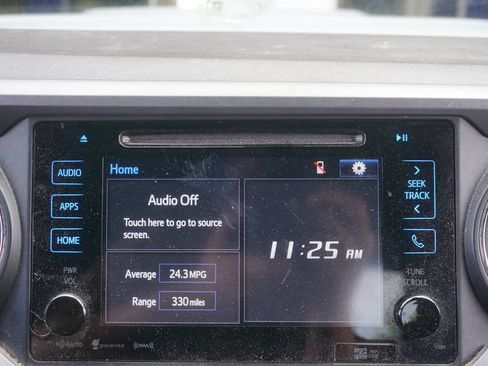 Used 2019 Toyota Tacoma TRD Sport AWD/4WD image 7
