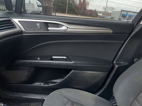 Used 2018 Ford Fusion SE w/ Fusion SE Technology Package image 27