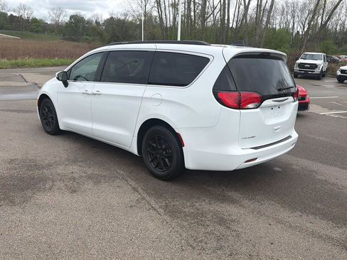 Used 2021 Chrysler Voyager Lxi FWD image 3