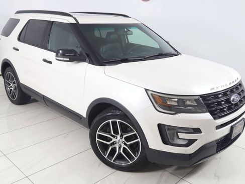 Used 2017 Ford Explorer Sport w/ Equipment Group 401A AWD/4WD image 22