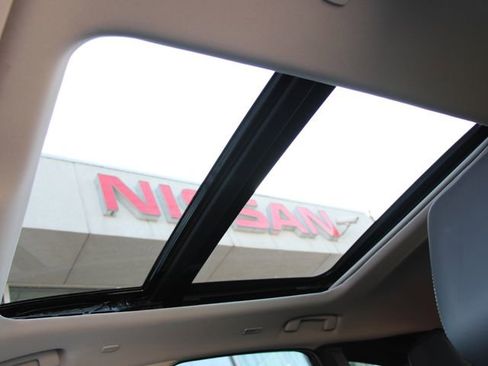 Certified 2025 Nissan Murano SL image 18