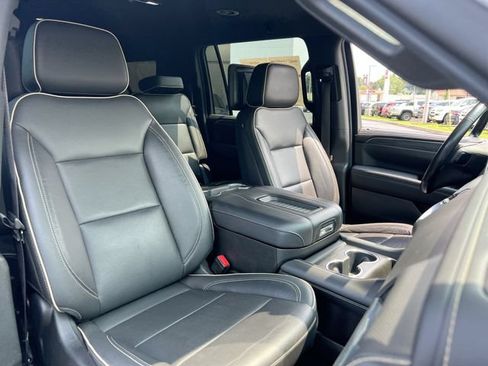 Used 2021 GMC Yukon XL SLT w/ Rear Media and Nav Package AWD/4WD image 28