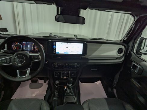 Used 2024 Jeep Wrangler Unlimited Sahara image 12