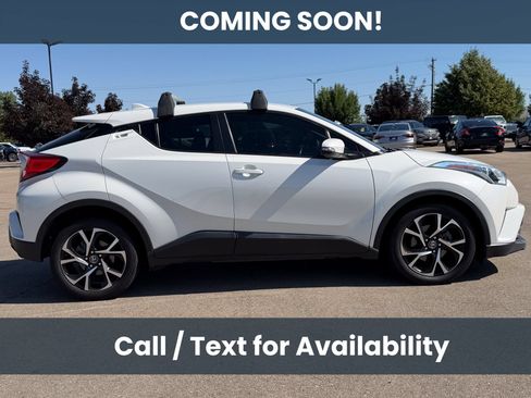 Used 2018 Toyota C-HR XLE FWD image 3