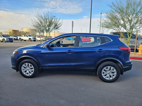 Used 2019 Nissan Rogue Sport S image 2