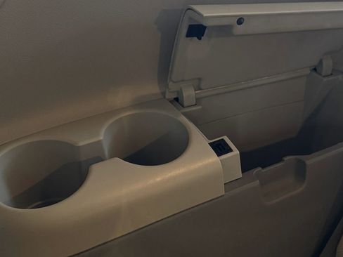 Used 2011 Toyota Sienna LE image 25