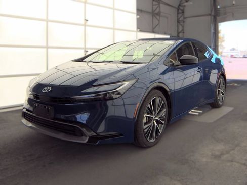Certified 2023 Toyota Prius XLE FWD image 1