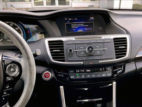 Used 2017 Honda Accord Base image 39