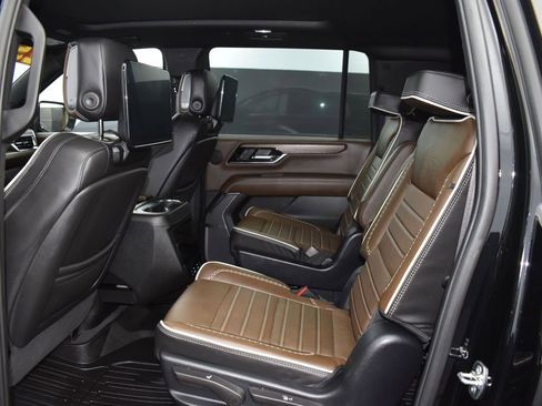 Used 2025 GMC Yukon XL Denali Ultimate AWD/4WD image 17