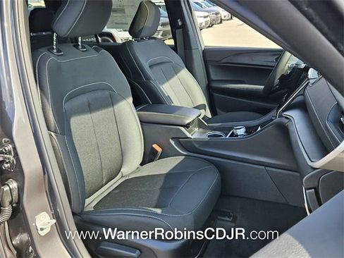 New 2025 Jeep Grand Cherokee L Laredo w/ Luxury Tech Group I image 18