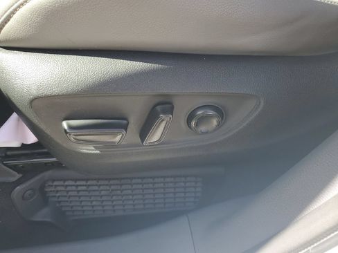 Used 2023 Toyota Sienna Limited FWD image 19