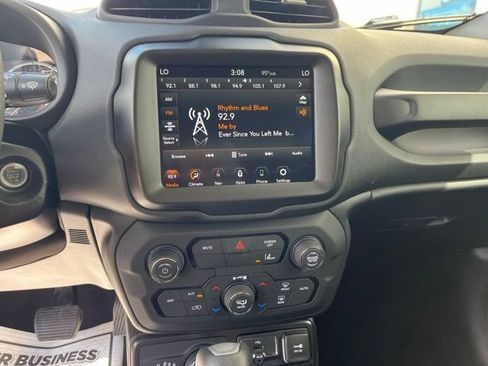 Used 2023 Jeep Renegade Latitude AWD/4WD image 13