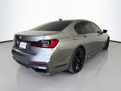 Used 2022 BMW 740i w/ M Sport Package RWD image 5