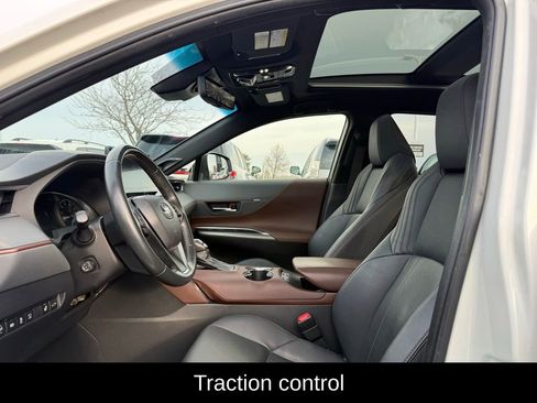 Used 2022 Toyota Venza Limited w/ Advanced Technology Package image 6