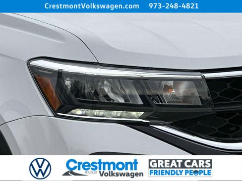 Used 2022 Volkswagen Taos SE w/ Panoramic Sunroof Package image 7