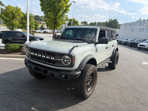 Used 2023 Ford Bronco Black Diamond AWD/4WD image 3