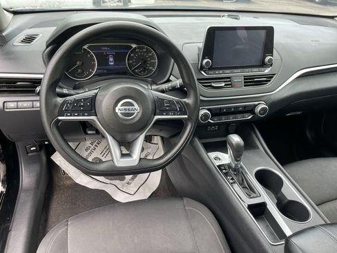 Used 2022 Nissan Altima 2.5 SV FWD image 7