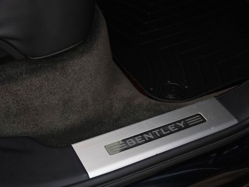 Used 2018 Bentley Bentayga AWD/4WD image 39