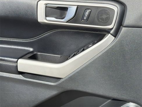 Used 2021 Ford Explorer XLT image 36