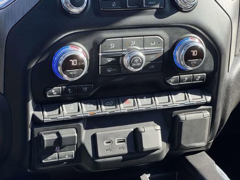 Used 2020 GMC Sierra 2500 Denali w/ Denali Ultimate Package image 17