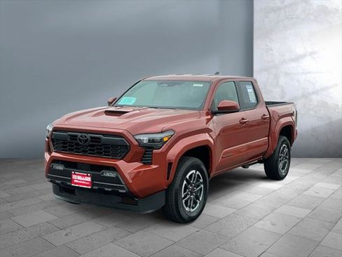 Certified 2025 Toyota Tacoma TRD Sport AWD/4WD image 1