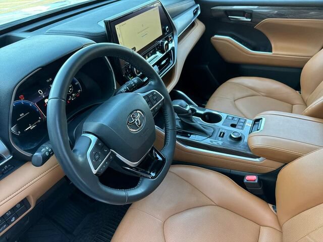Used 2023 Toyota Highlander Platinum AWD/4WD image 10