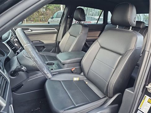 Used 2021 Volkswagen Atlas Cross Sport SE w/ Panoramic Sunroof Package image 13