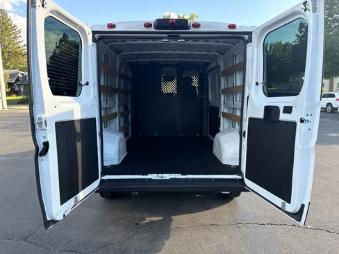 Used 2025 RAM ProMaster 2500 w/ U-Haul Equipment Group FWD image 13