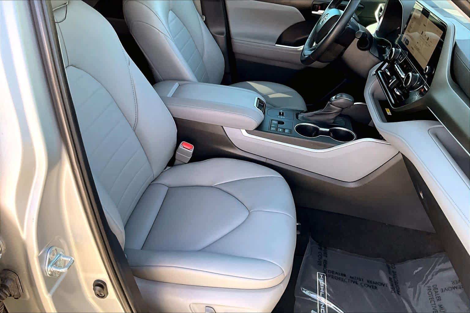 Used 2023 Toyota Highlander XLE FWD image 9