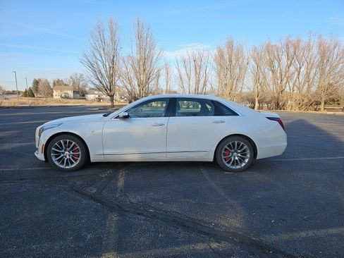 Used 2017 Cadillac CT6 Luxury image 2