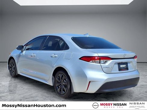 Used 2026 Toyota Corolla LE FWD image 2