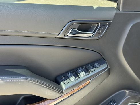 Used 2019 Chevrolet Suburban Premier AWD/4WD image 19
