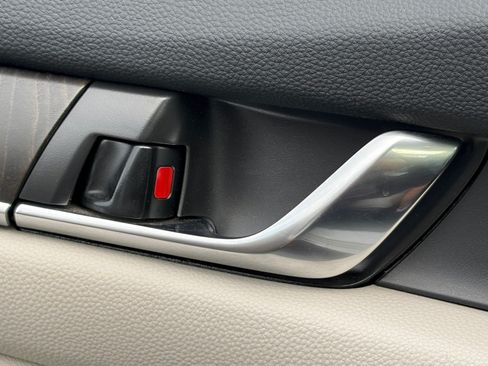 Used 2020 Honda Accord EX image 9