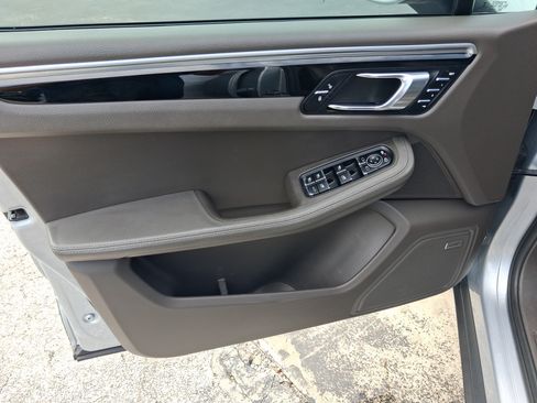 Used 2017 Porsche Macan AWD/4WD image 12