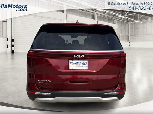 Used 2023 Kia Carnival LX FWD image 4
