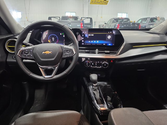 Used 2024 Chevrolet Trax LT w/ Driver Confidence Package FWD image 4