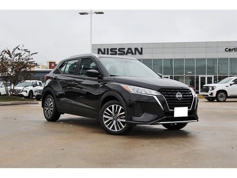 Used 2023 Nissan Kicks SV image 1