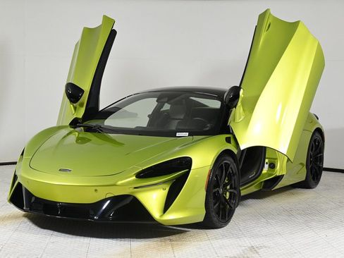 Used 2023 McLaren Artura image 22