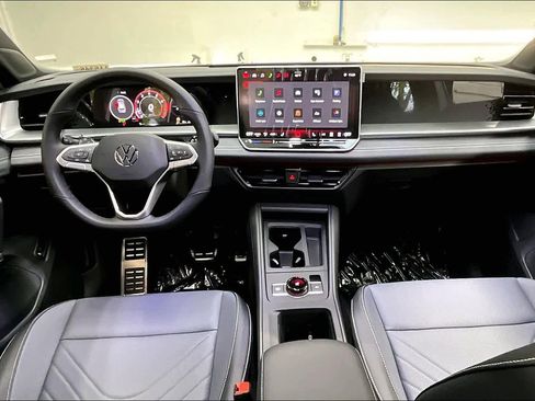 New 2026 Volkswagen Tiguan SE R-Line image 7