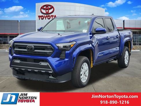 Used 2025 Toyota Tacoma SR5 image 3