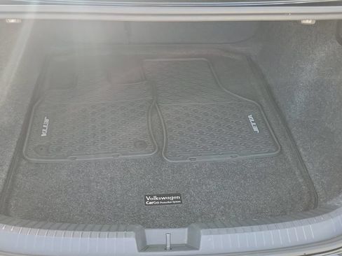 Used 2024 Volkswagen Jetta SE w/ Panoramic Sunroof Package FWD image 9