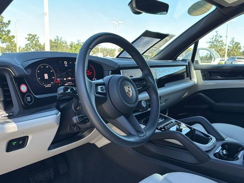 Certified 2026 Porsche Cayenne image 4