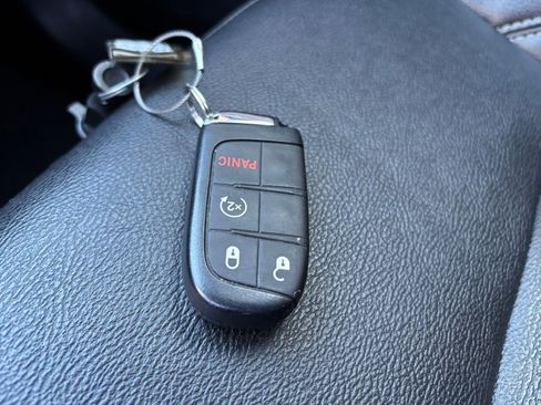 Used 2025 Jeep Compass Limited image 18