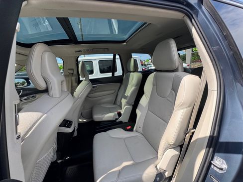 Used 2020 Volvo XC90 T6 Momentum AWD/4WD image 7